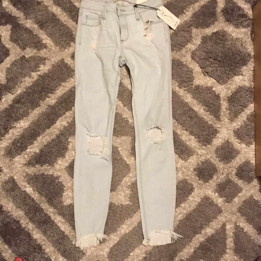 Charlotte Russe size 1 ripped skinny jeans